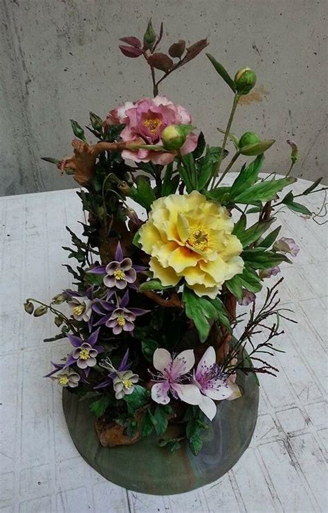 Flower Arrangement Decorated Cake By Alessandro Mariani CakesDecor