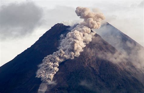 Vulc O Merapi Da Indon Sia Libera Um Rio De Lava Clm Brasil