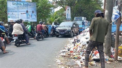 Sampah Menggunung Di Jalan Kh Ahmad Dahlan Wali Kota Tangerang