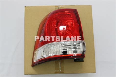 81561 60750 Toyota OEM Genuine LENS BODY REAR COMBINATION LAMP LH