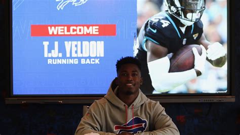 Bills add depth at RB signing free agent T.J. Yeldon