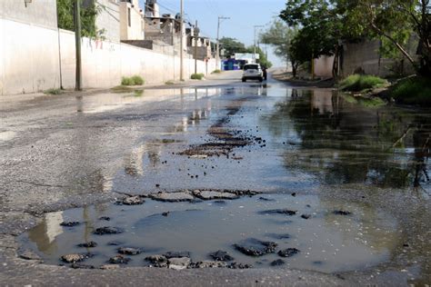 Gómez Palacio Denuncian brote de aguas negras bulevar Luis J Garza