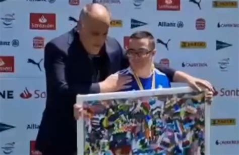 El Regalo De Un Jugador Del Real Zaragoza Genuine A Javier Tebas Que