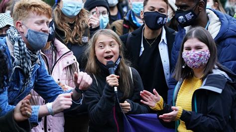 Miles de jóvenes toman Glasgow para exigir justicia climática y racial