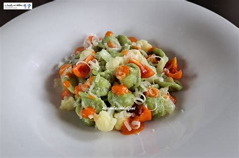 Orecchiette Verdi Alle Foglie Di Cavolfiore Con Pomodori Giallo Rossi