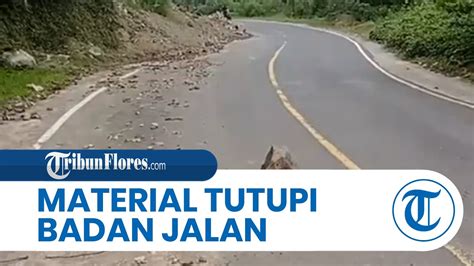 Material Longsor Tutupi Badan Jalan Trans Maumere Ende Warga Dihimbau