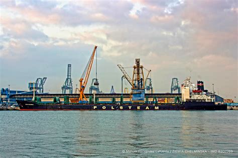 ZIEMIA CHELMINSKA - IMO 8207769 | Berthed at Sur quay, Valen… | Flickr
