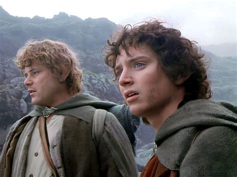 Elijah Wood pays tribute to ‘Lord of the Rings’ star Bernard Hill