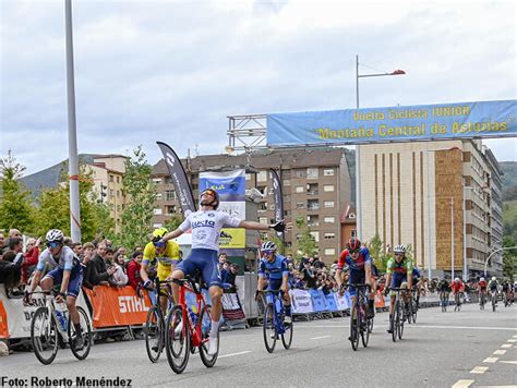 Héctor Álvarez gana en Mieres y Van den Broek sigue líder de la Vuelta