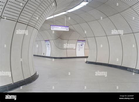 Elizabeth line stations hi-res stock photography and images - Alamy