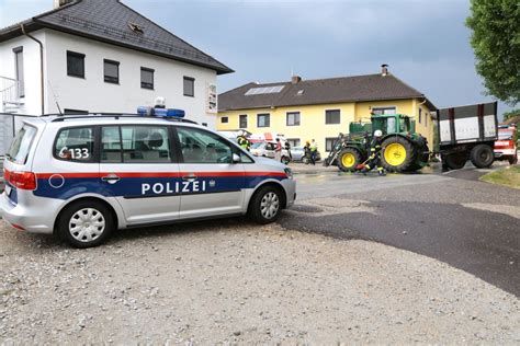 Verkehrsunfall Mit Traktor Bezirk Urfahr Umgebung