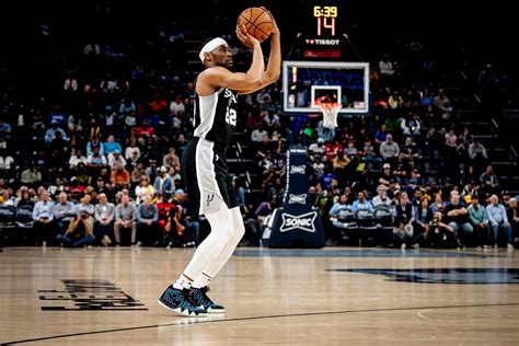 Photos: Spurs vs Memphis Grizzlies I 4/9/24 Photo Gallery | NBA.com