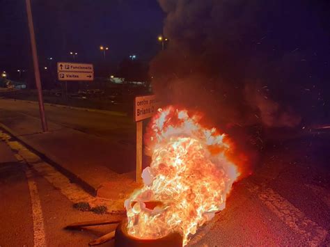 Treballadors De Brians I Aixequen El Bloqueig Als Accessos De Les