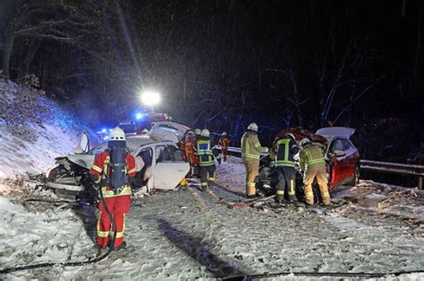 Frontalzusammensto Auf Der B Zwischen Netphen Und Dreis Tiefenbach