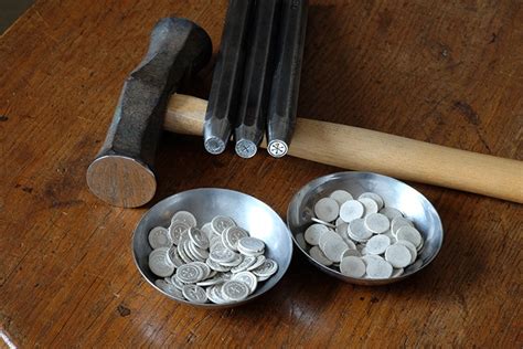 Boutique de médailles frappées en argent massif Hélène Constantin