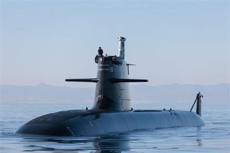 Peligran dos negocios millonarios por el despiste del súper submarino