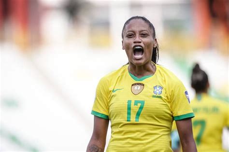 Conheça Ary Borges a maranhense que marcou 3 gols na estreia do Brasil