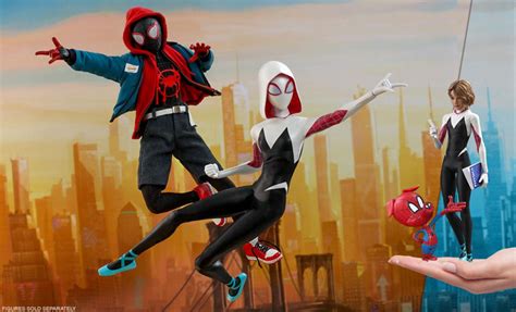 Spider Gwen Spider Man Into The Spider Verse Sixth Scale Figure By Hot Toys Legacy Comics