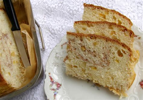 na oleju drożdżowe ciasto ze skórką pomarańczy i cynamonem