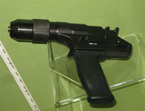 File:Cash's captive bolt pistol.jpg - Wikipedia