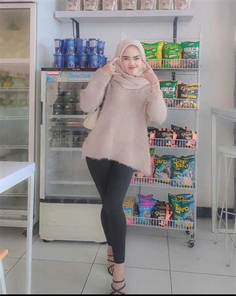 Pin Oleh Azrie A Di Tutup Kepala Gaya Hijab Pakaian Ketat Gaya Wanita