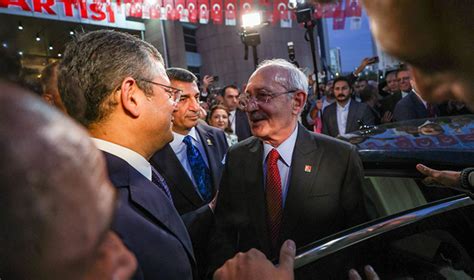 CHP de 13 yıl sonra devir teslim Kılıçdaroğlu koltuğu Özgür Özel e