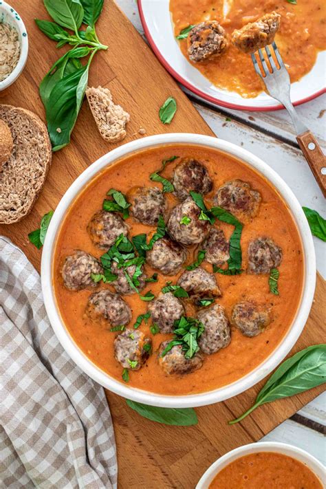 Albóndigas con salsa de tomate todo hecho en el horno sin freír