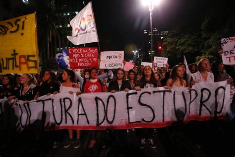 Letras de funk são espelho de sociedade machista e erotizada diz MC