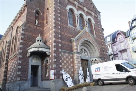 Mers Les Bains Un Grand Nettoyage De L Glise Pour Effacer Les Traces