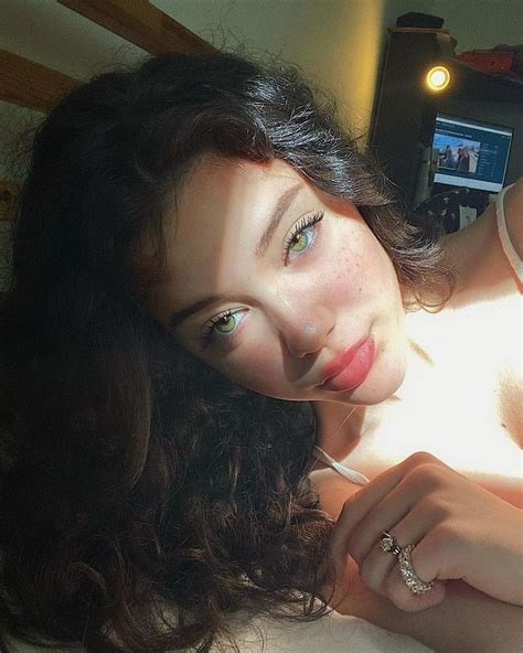 Green Eyes Dark Hair Brunette Green Eyes Girl With Green Eyes Girls With Black Hair Brunette