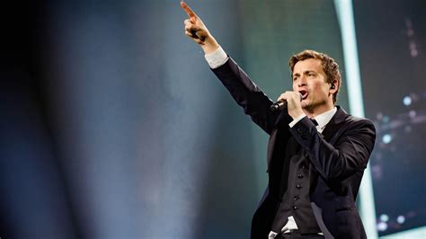 Niels Destadsbader Zingt Hey Pa Voor Zijn Vader In Het Sportpaleis