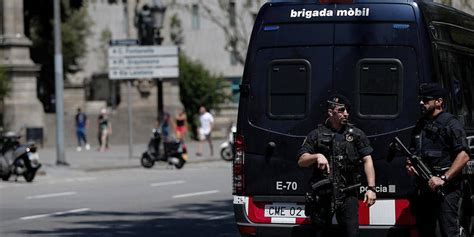 Attentats En Catalogne Le Conducteur Pr Sum De La Camionnette A T