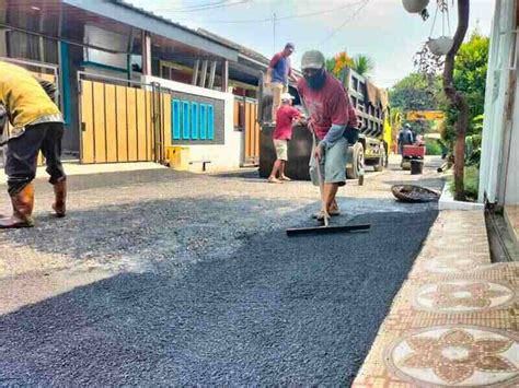 Proyek Pengaspalan Jalan Perumahan Pesona Khayangan Juanda Anya