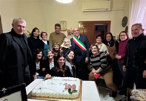 Oristano festeggia la sua nuova centenaria auguri a Eva Dessì