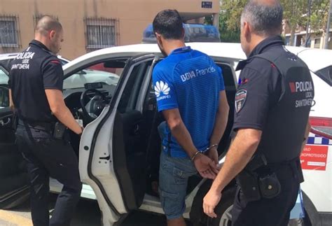 La Policía Local detiene a tres jóvenes que intentaban robar en una