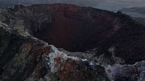 Cnn Crew Flies Over Volcano ‘highly Likely’ To Erupt In Iceland Cnn