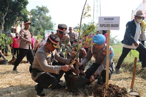 Peduli Penghijauan Sejak Dini Polres Sragen Tanam Ribuan Pohon