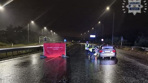 Zdj Cie Tragiczny Wypadek Na Autostradzie A W Rudzie L Skiej W