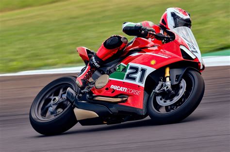 Motorrad Vergleich Ducati Streetfighter V Vs Ducati Panigale V