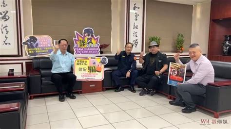 影／本土藝人「黑面」與彰化縣警局長張國雄合體開直播打詐