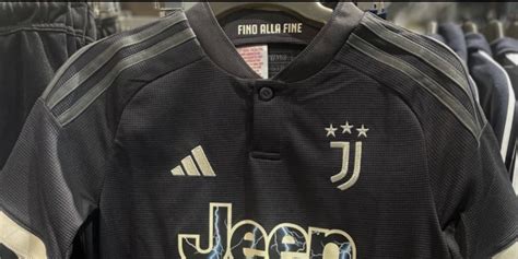 Juventus La Terza Maglia Ecco La Prima Foto Della Nuova Divisa