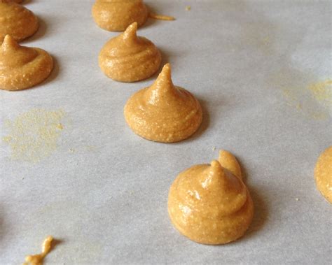 Peanut Butter Kisses | skinnysweettreats