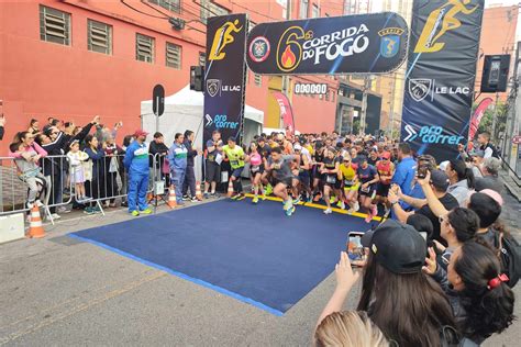 6ª Corrida do Fogo leva mais de duas mil pessoas às ruas de Curitiba