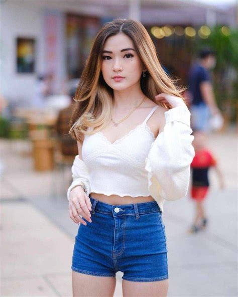 Potret Angelia Christy Model Cantik Yang Hits Banget Di Instagram