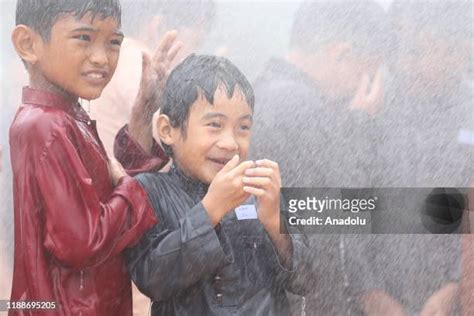 Mass Circumcision In Malaysia Fotografías E Imágenes De Stock Getty Images