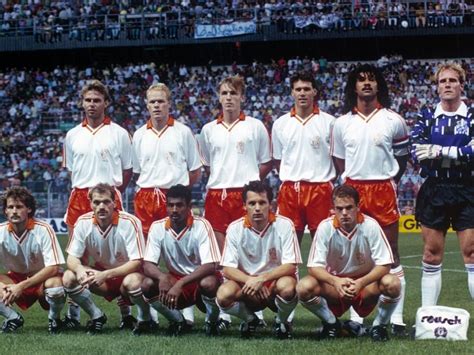 26 September 1990 Het Nederlands Elftal Tijdens Het Wk 90 Vlnr Boven