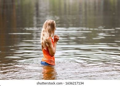 Nude Woman Waist Deep Water 6 Images Photos De Stock Objets 3D Et Images Vectorielles