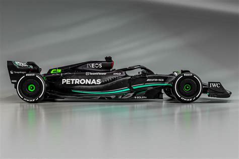 Mercedes presenta su coche de F1 2023: vuelve el negro al W14