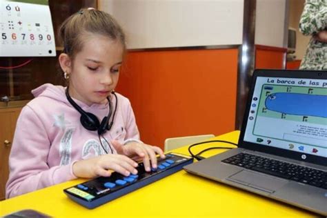 Cómo aprenden a programar los niños con déficit visual