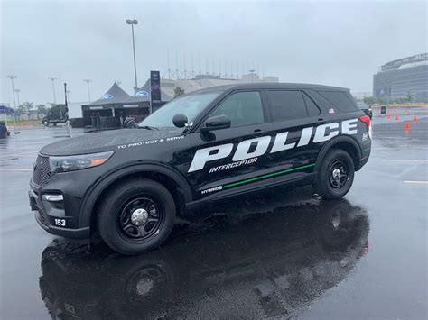 2020 Ford Police Interceptor Utility Hybrid I Drove A Police Car A Girls Guide To Cars